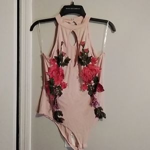Floral applique bodysuit🌼